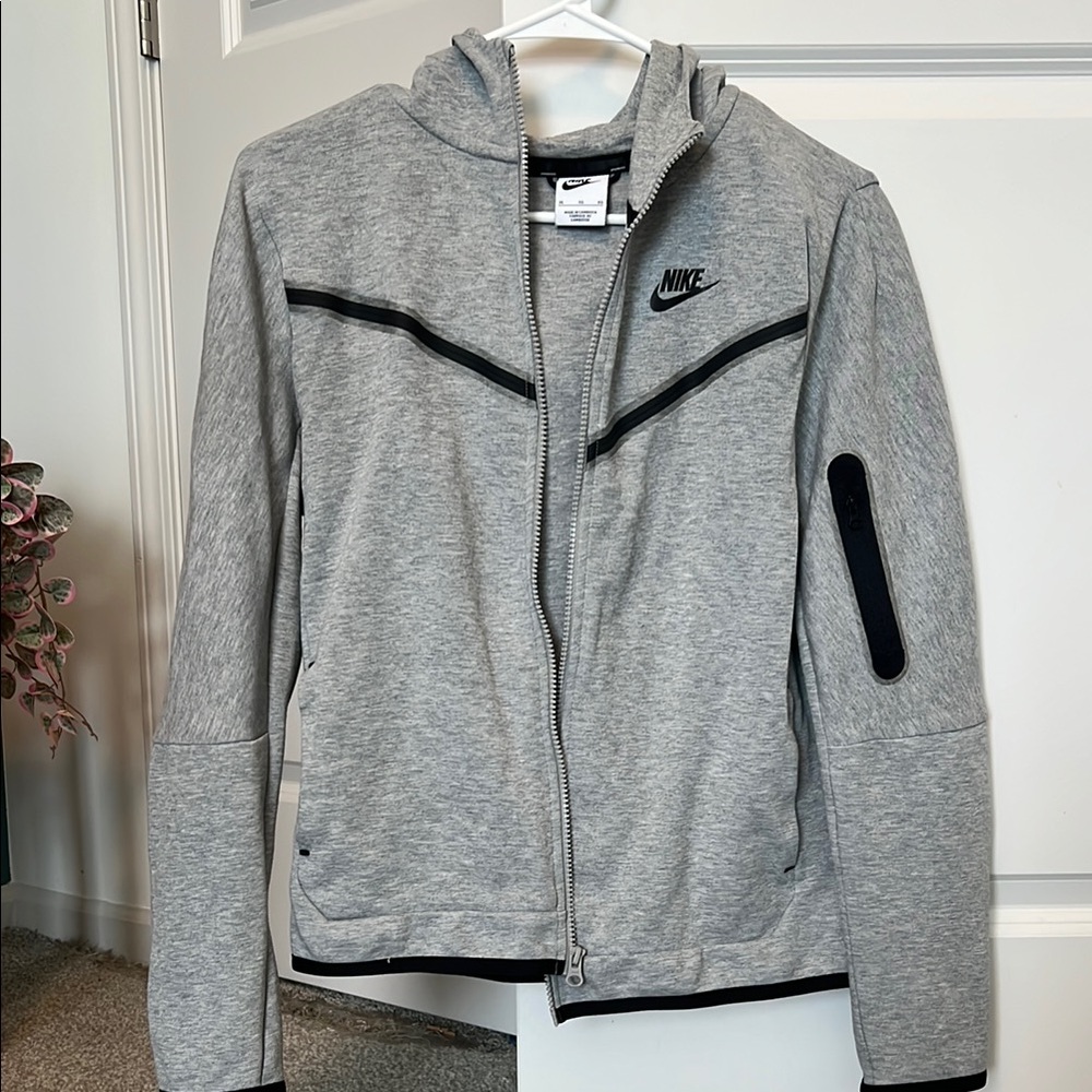 Youth Nike Sportswear Tech Fleece zip up hoodie size youth XL